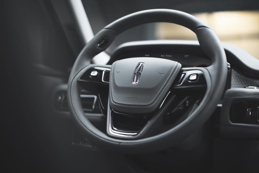 Детали интерьера Lincoln Aviator Grand Touring 2019 года  (фото 13 из 67)